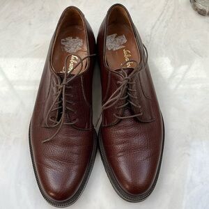 Salvadore Ferragamo. Women’s brown pebble grain derby’s. Never worn. Size 6B.